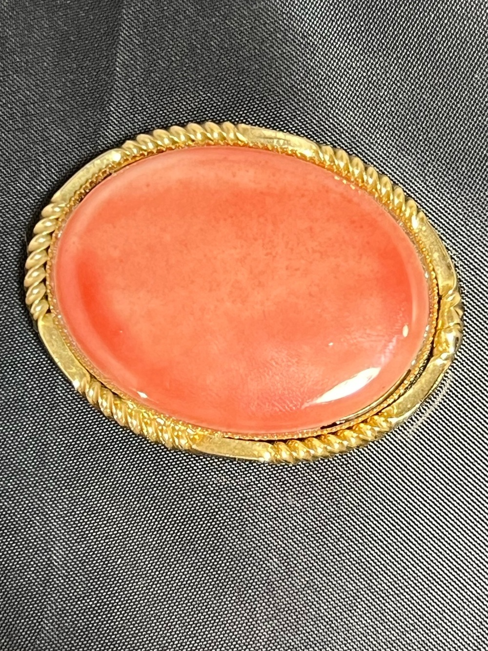 Vintage Jeri-Lou 80’s Coral Colored Gold Tone Scarf Clip Jewelry 1.75” L x 1.5 W